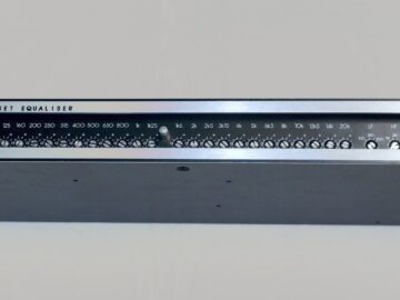 Klark Teknik DN330 30 band equalizer