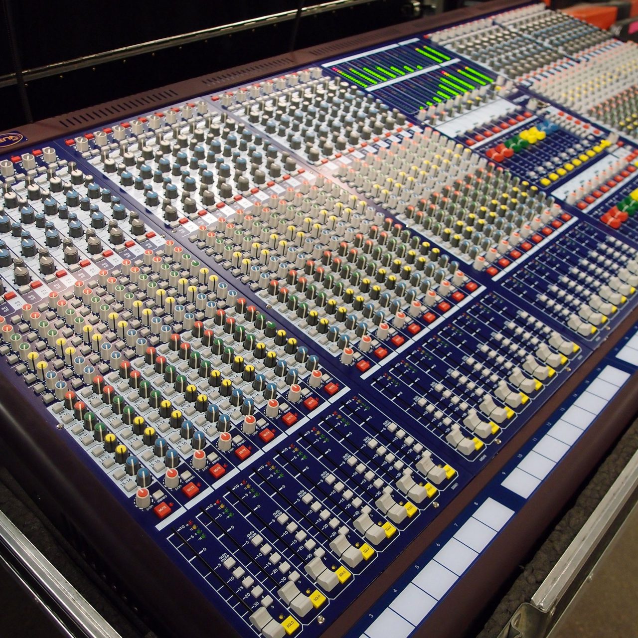 Midas Siena 400 Analogue Mixing Console – Gearwise – AV & Stage Equipment