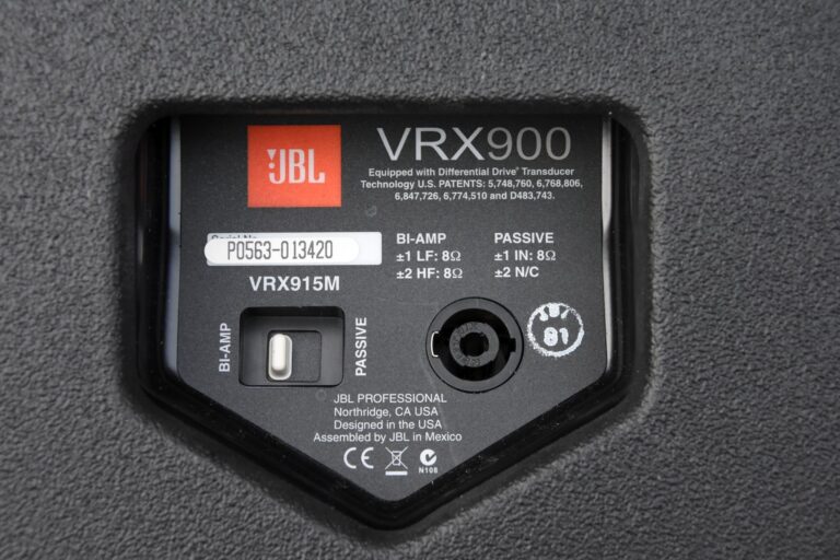 Used JBL VRX915M