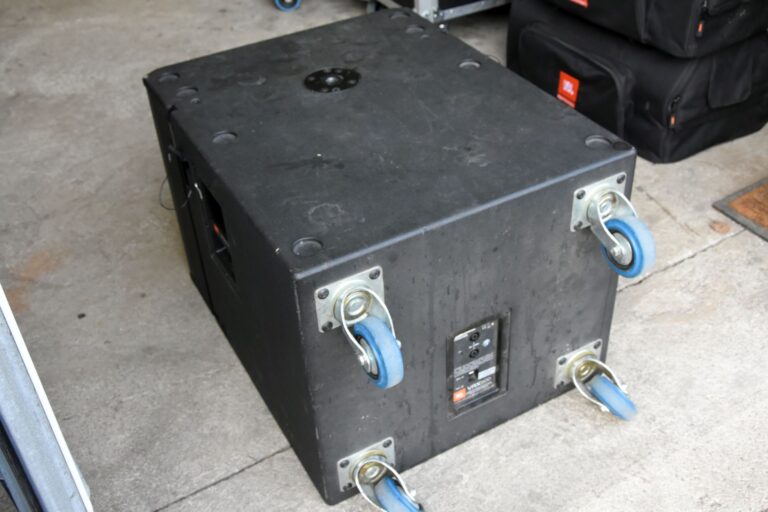 Used JBL VRX900 system
