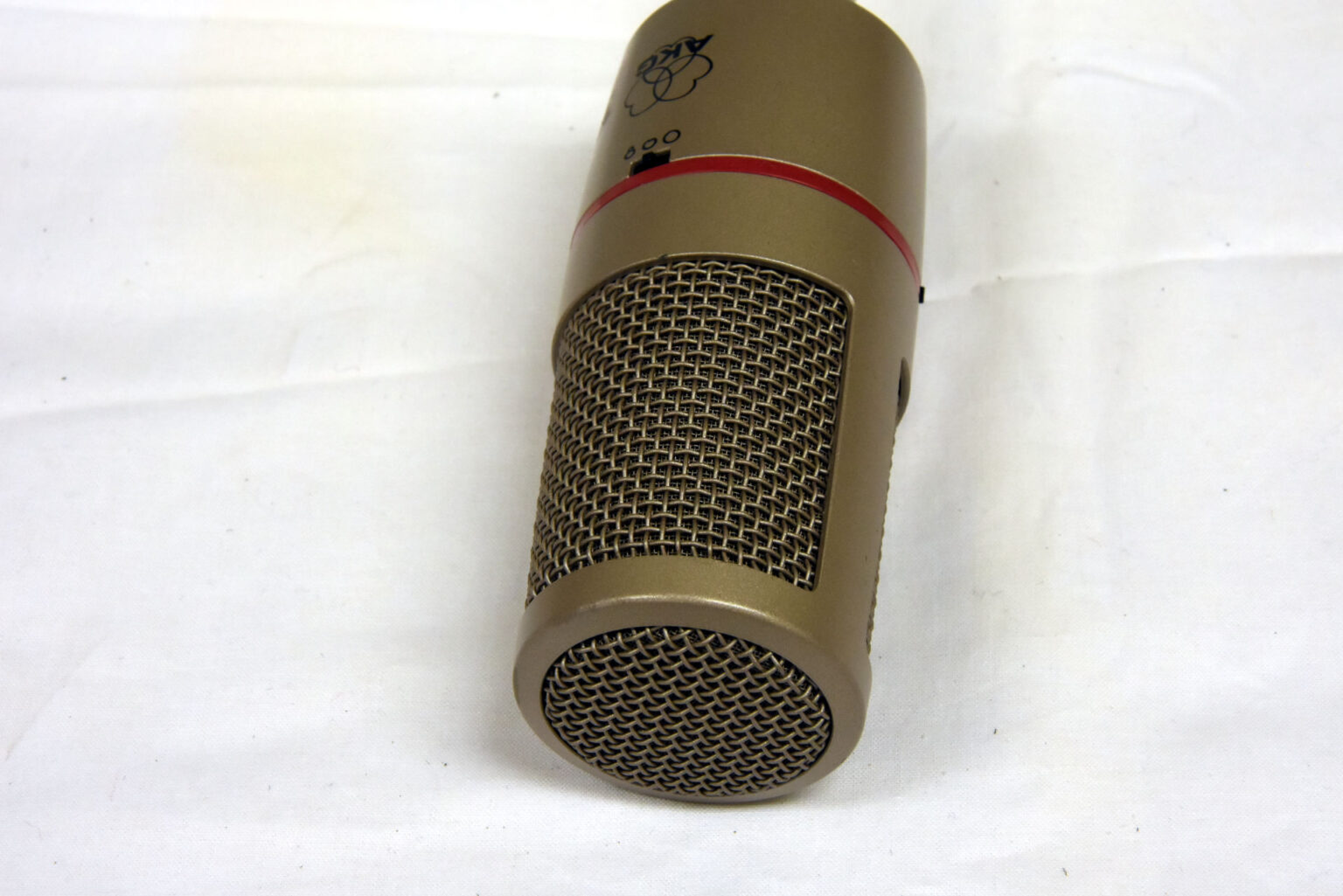 AKG C4000B Condenser mic w/holder – Gearwise – AV & Stage Equipment