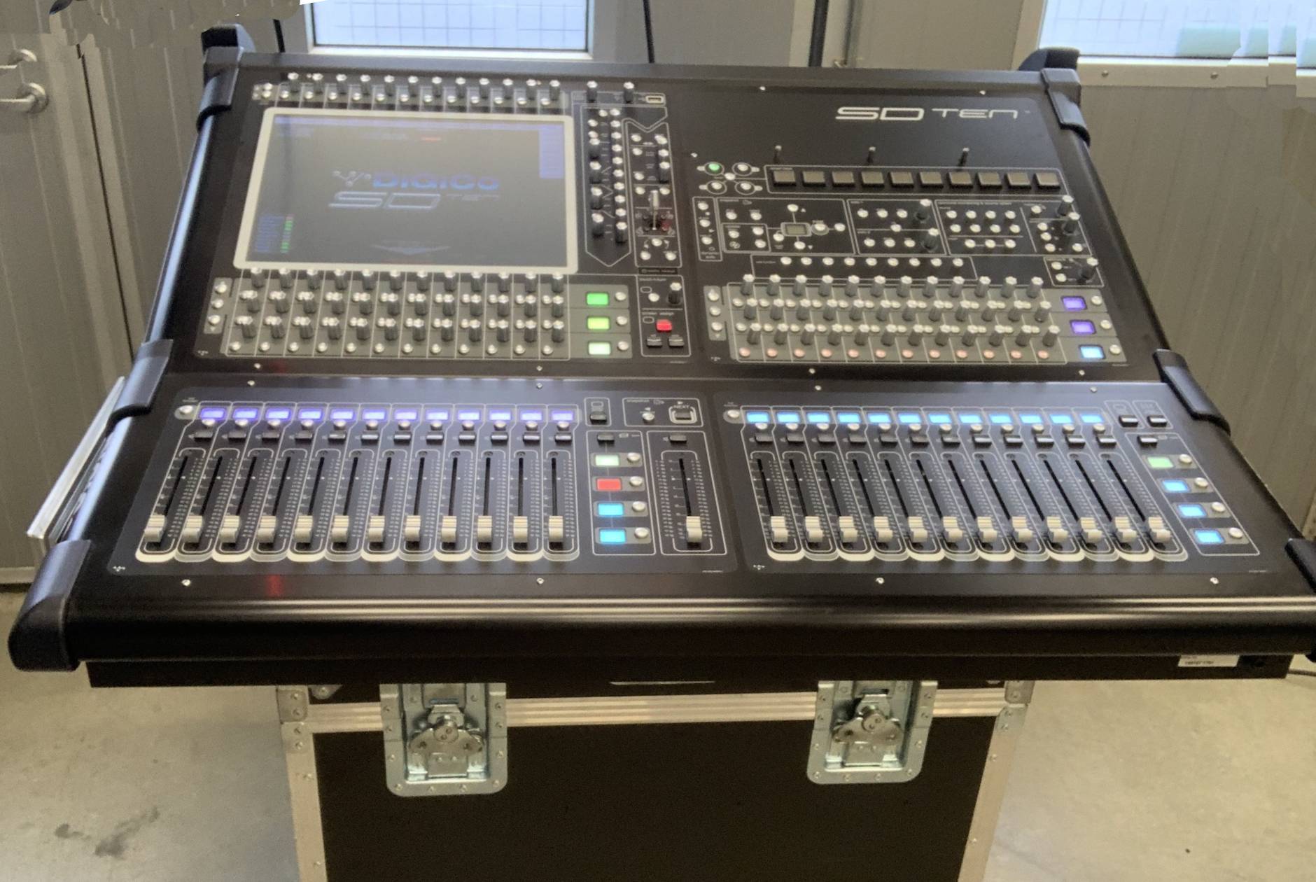 DiGiCo SD10 24 Digital Mixing Console Gearwise AV Stage Equipment DiGiCo SD10 24 Digital Mixing Console Gearwise AV Stage Equipment