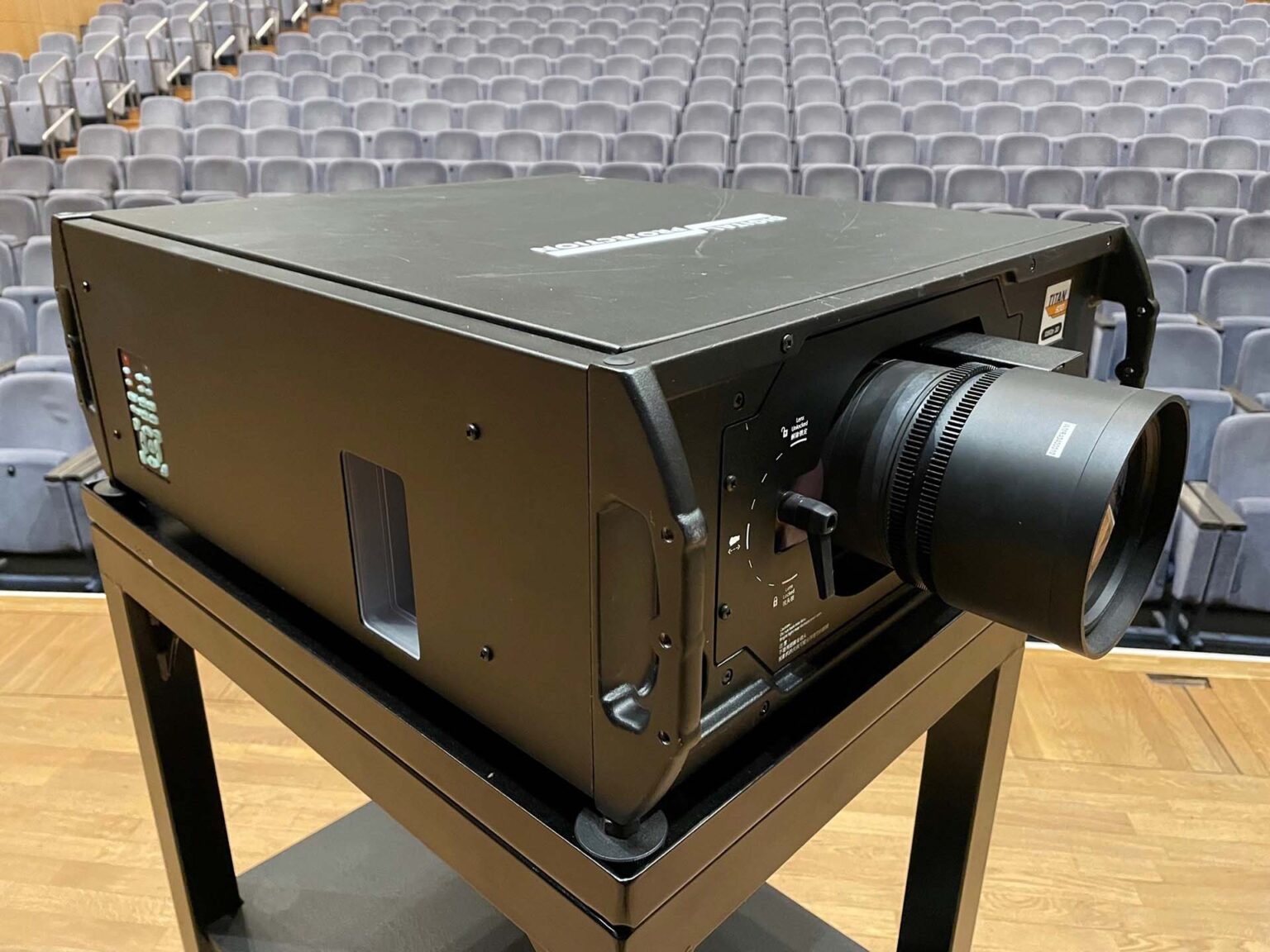 Digital Projection Titan 930 1080p 3D Gearwise AV & Stage Equipment