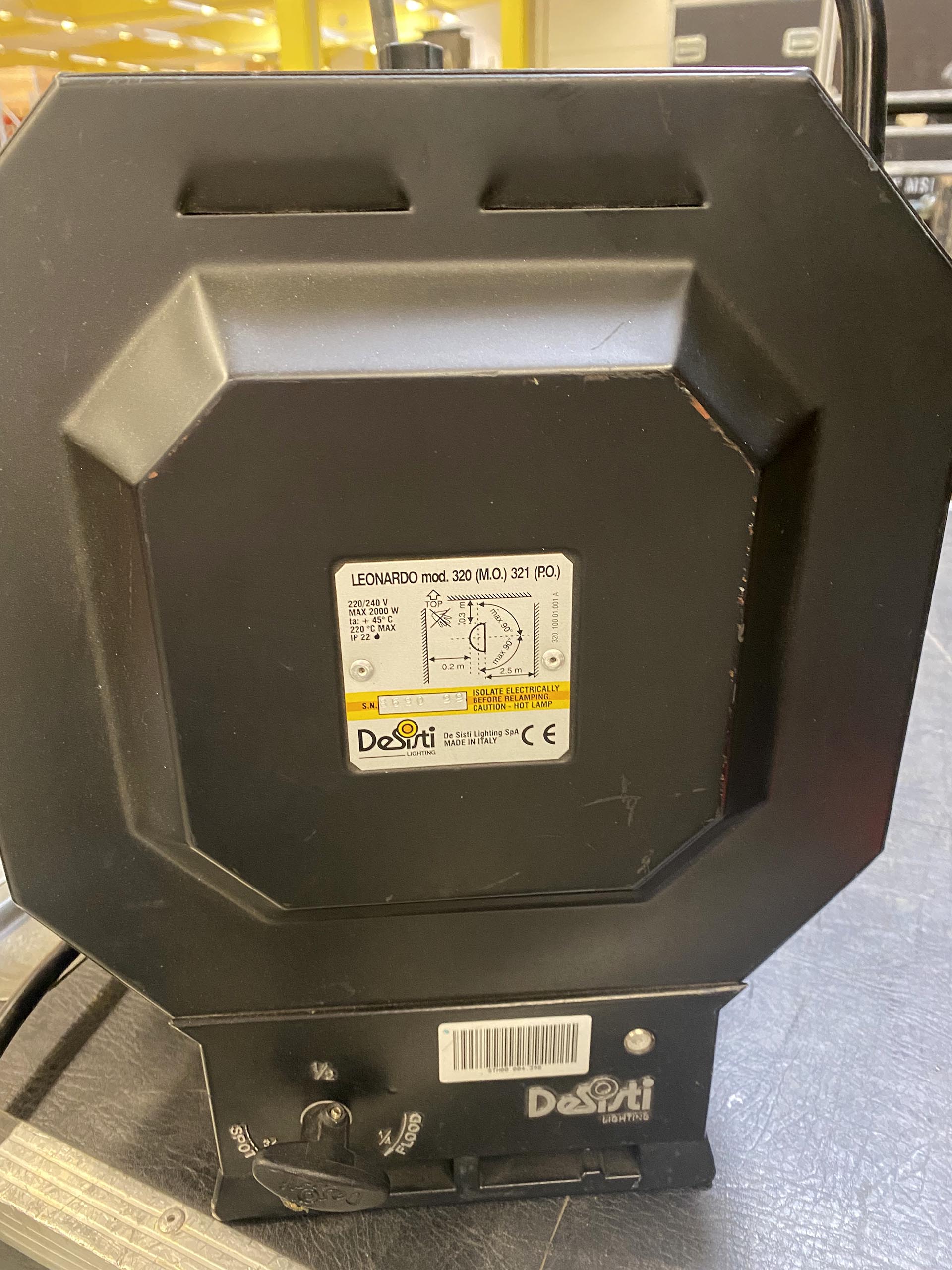 Desisti Fresnel Kw P O In Case Gearwise Av Stage Equipment